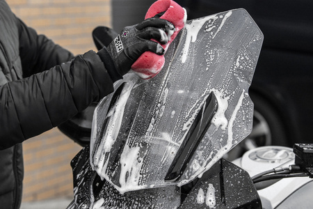 Muc-Off 300 - Próżniowo pakowana gąbka do mycia motocykla z mikroporami