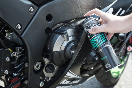 Muc-Off 608 - Motorcycle Protectant preparat zabezpieczający każdą powierzchnię pomiędzy myciami - 400ml