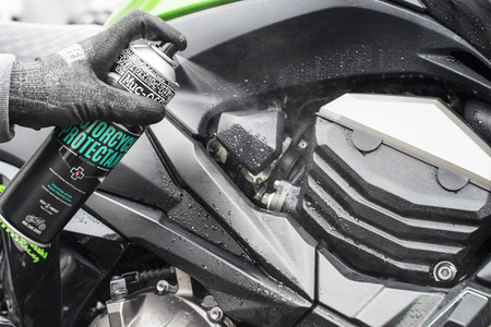 Muc-Off 608 - Motorcycle Protectant preparat zabezpieczający każdą powierzchnię pomiędzy myciami - 400ml