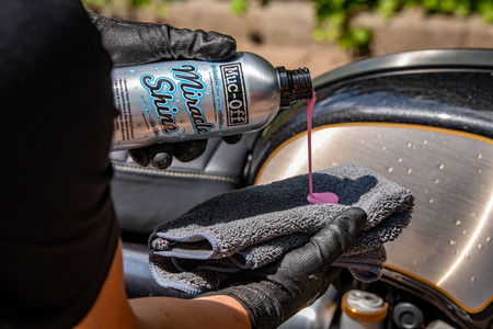 Muc-Off 947 - Preparat Miracle Shine polerująco-zabezpieczający na bazie wosku Carnauba - 500ml