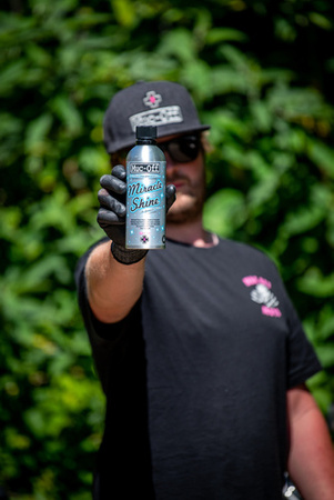 Muc-Off 947 - Preparat Miracle Shine polerująco-zabezpieczający na bazie wosku Carnauba - 500ml