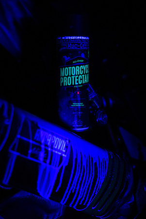 Muc-Off 608 - Motorcycle Protectant preparat zabezpieczający każdą powierzchnię pomiędzy myciami - 400ml