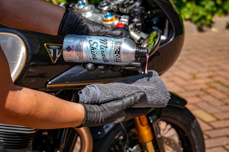 Muc-Off 947 - Preparat Miracle Shine polerująco-zabezpieczający na bazie wosku Carnauba - 500ml