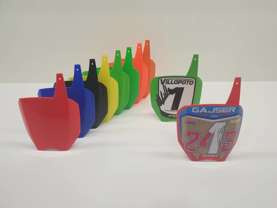 Mini plastron reklamowy, idealny pod naklejkę z własnym numerem startowym i autografem