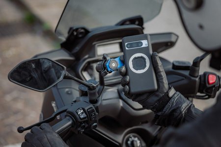 Podstawa montowana pod lusterko do skuterów i motocykli